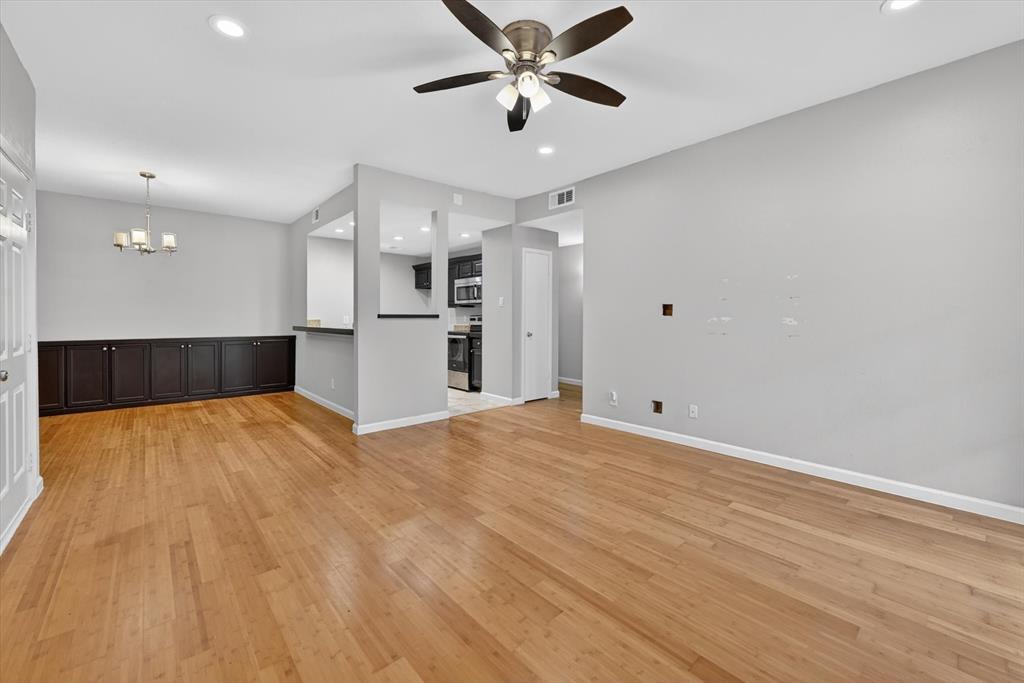 Woods On Park Lane Condos - Residential