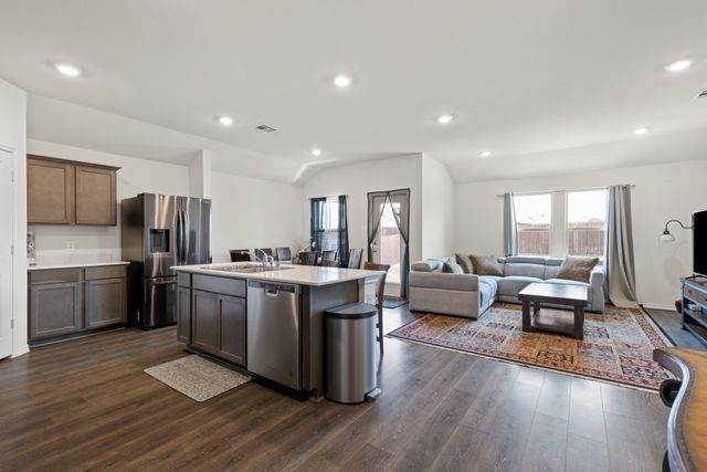 Magnolia Ph 8 - Residential