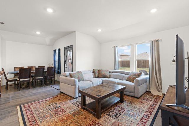 Magnolia Ph 8 - Residential