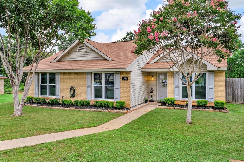 1737 Live Oak Court