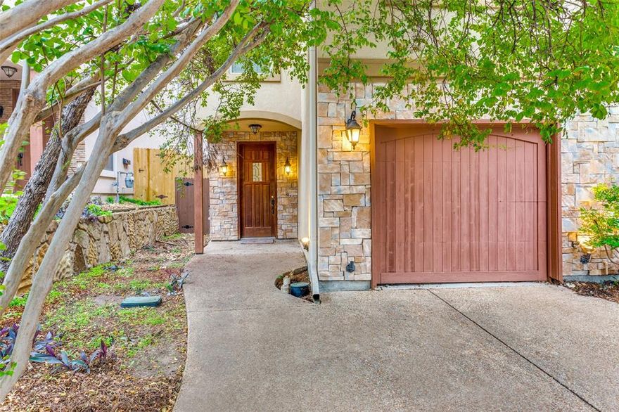 Lock and Leave low maintenance townhome with NO HOA near Ridglea Country Club. Open living spaces, chef kitchen with custom everything. Gas cooktop, Stainless appliances, and tons of counter space and cabinets.  Kitchen opens to spacious family living room with high ceilings and fireplace w gas logs. Screened and covered back porch looks out to a fenced spacious yard. 3 bedrooms upstairs, master bedroom has sizable en suite bath and walk in closet, double sinks and garden tub.  Full sized laundry room and 2 more bedrooms and 1 large bath. Quiet community conveniently located near Camp Bowie shopping and dining with easy access to major highways.