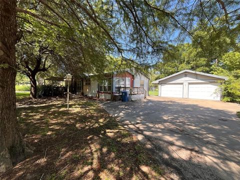 Photo of 304 S Lafayette Street, Campbell, TX 75422 (MLS # 21329702)