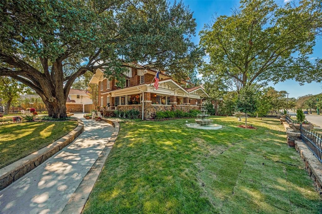 320 E 5th Street