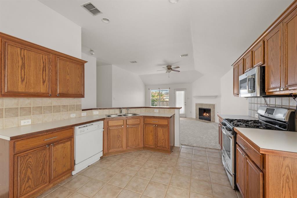 Villages Of Woodland Spgs W - Residential Lease