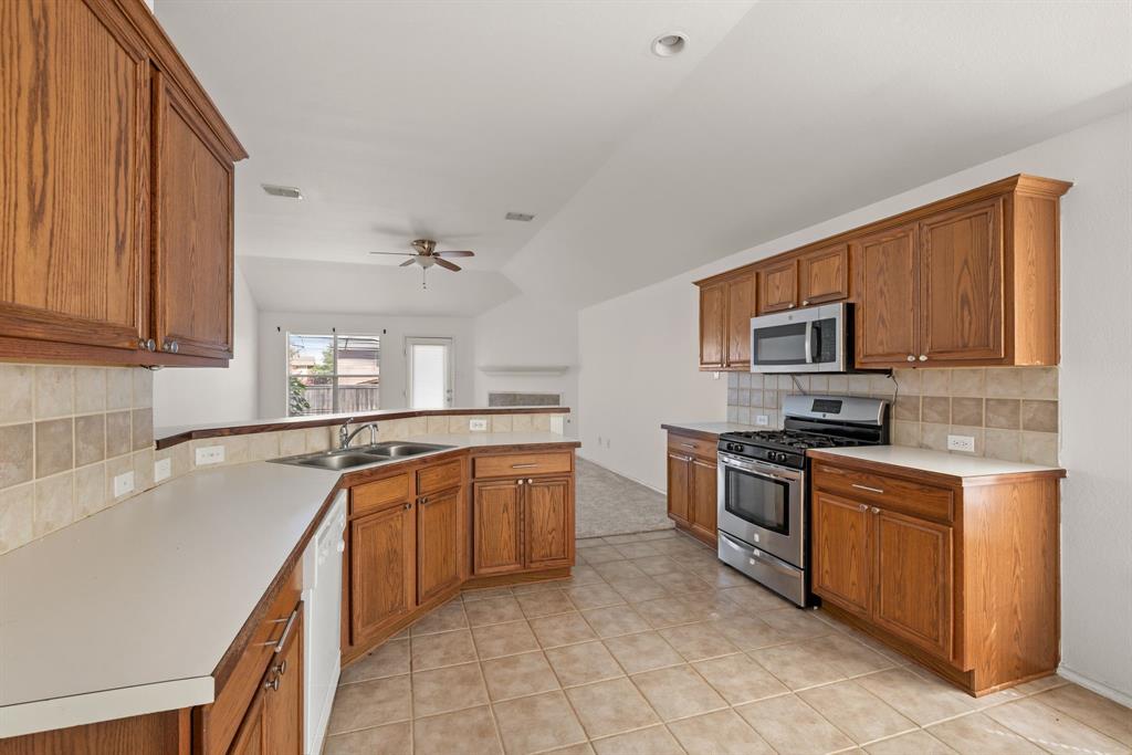 Villages Of Woodland Spgs W - Residential Lease