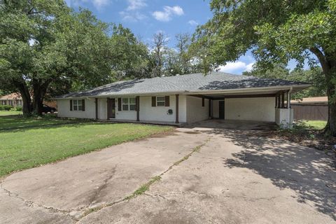 A home in Kemp