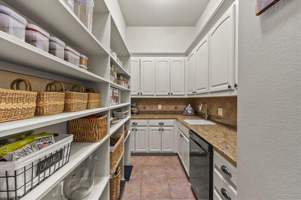 Las Lomas - Residential