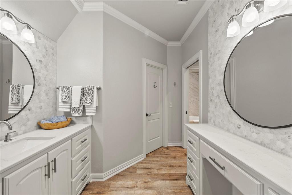 Las Lomas - Residential