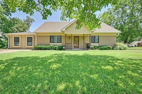 1401 Apache Street Arlington TX 76012