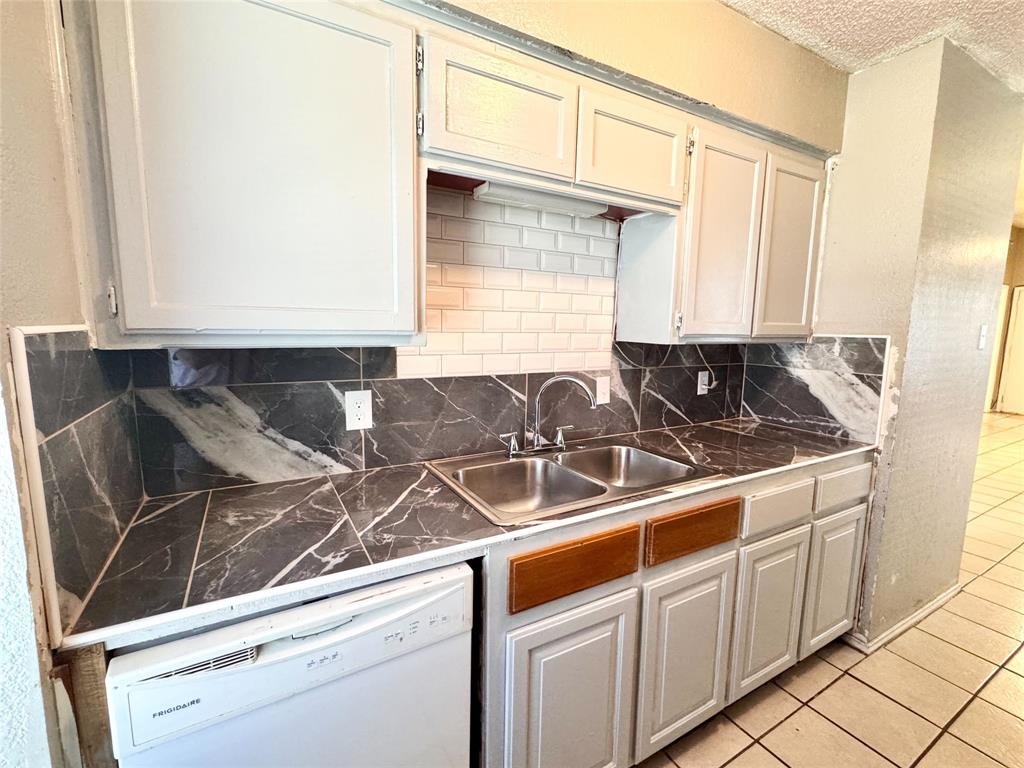 TWENTY OAKS ADDITION - Residential Lease