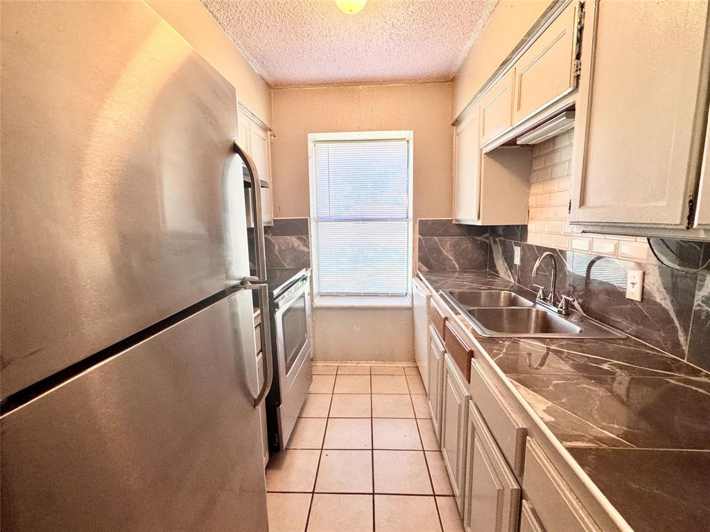 TWENTY OAKS ADDITION - Residential Lease