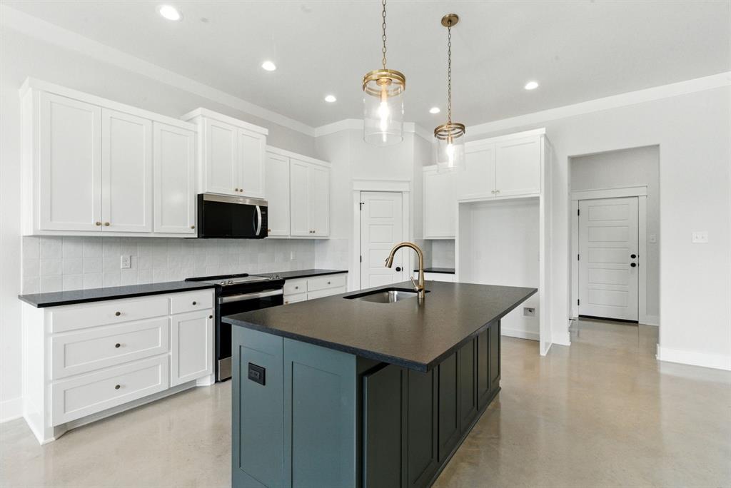 167 Greystone