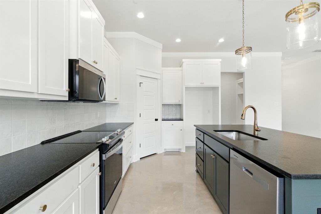 167 Greystone