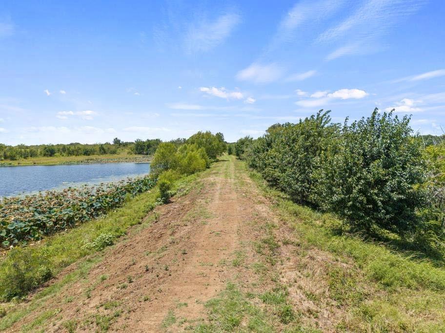 E R Merrell Surv Abs #639 - Land