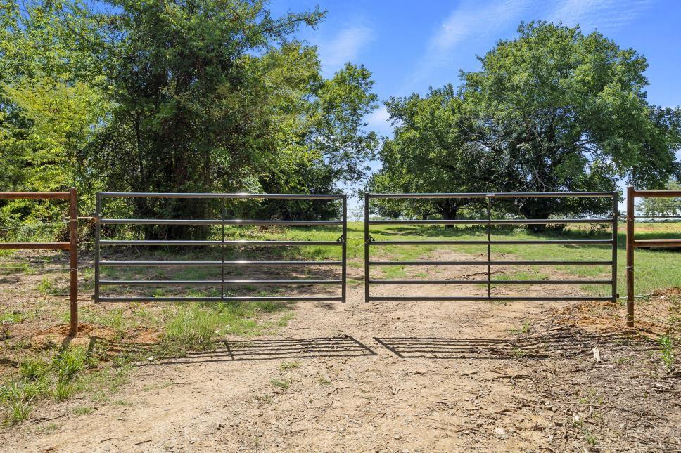 E R Merrell Surv Abs #639 - Land