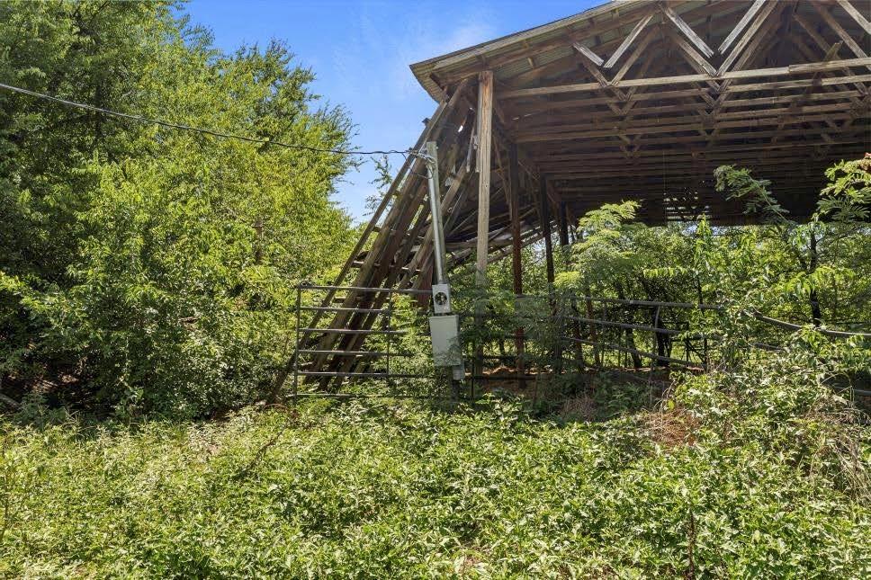 E R Merrell Surv Abs #639 - Land