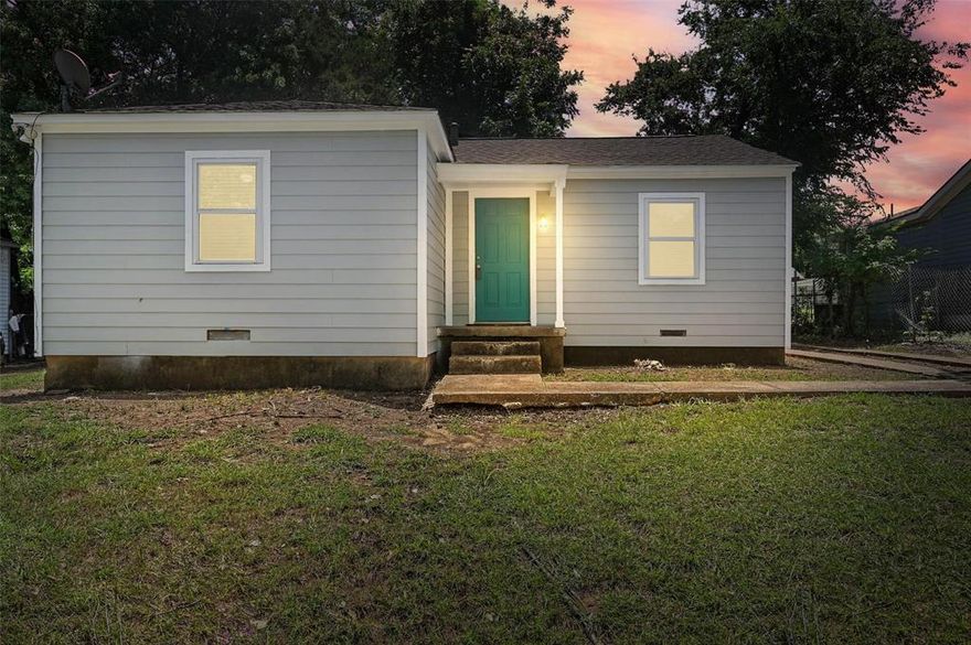 Stop the car and slow your scroll, because the home search is over. This recently remodeled, adorable and affordable home, has been meticulously kept and is move in ready. This home boasts granite countertops, stainless steel appliances, shaker style cabinets, subway tiled back splash and wall to wall luxury vinyl plank floor through our. The big, well shaded back yard is perfect for larger gatherings and family get togethers. Located only a few blocks from Deerpath park, and a short drive to Down Town Dallas, This home is a must see and is priced to sell. To make this your 'forever home' be sure to schedule your showing today.