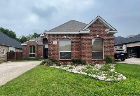 Photo of 408 Hideaway Court, Euless, TX 76039 (MLS # 21254929)