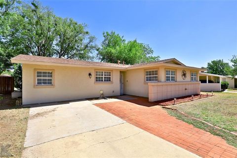 Photo of 2518 Bennett Drive, Abilene, TX 79605 (MLS # 21335456)
