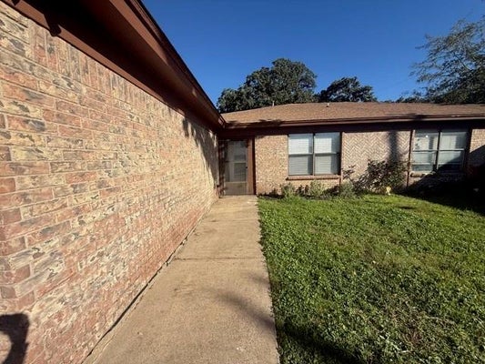 405 DUNAWAY LN, AZLE, TX 76020 - Image c8aab105992545fd1aeadfc4e7ac5825/3113802364