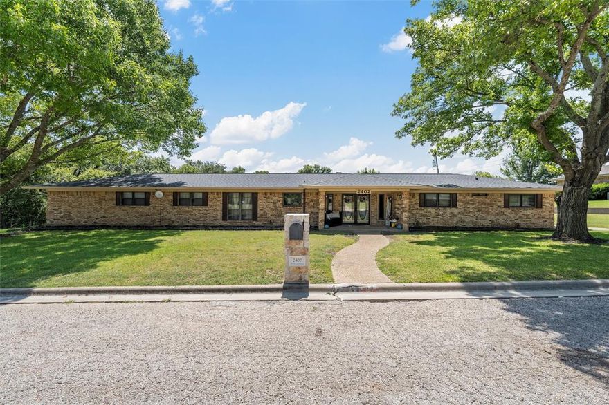 Charming Home on Oversized Lot in Clifton, TX
This meticulously maintained 3-bedroom, 2.5-bath home is located in a highly sought-after neighborhood in Clifton. Set on an oversized lot, it features a spacious private office, a formal dining room, and a large screened-in porch with views of the expansive backyard.
The detached garage offers plenty of room for storage or a perfect workshop. Mature trees provide beautiful curb appeal and shade to the front of the home.
With its thoughtful layout and prime location, this property is the ideal blend of comfort and function. Don’t miss out on this rare opportunity!