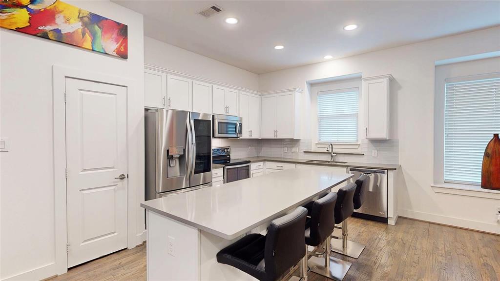 Bryan Pkwy Condos Bldg 5811 - Residential