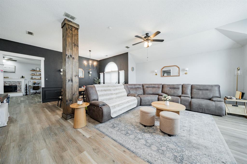 2102 Greenview Drive