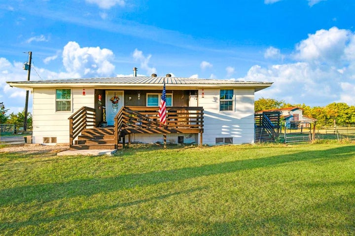 Photo 1 of 38 — 1241 FM 1700, Clarksville, TX 75426