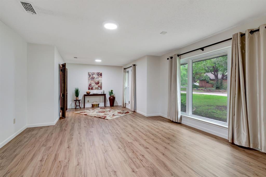 1806 Elm Crest Drive
