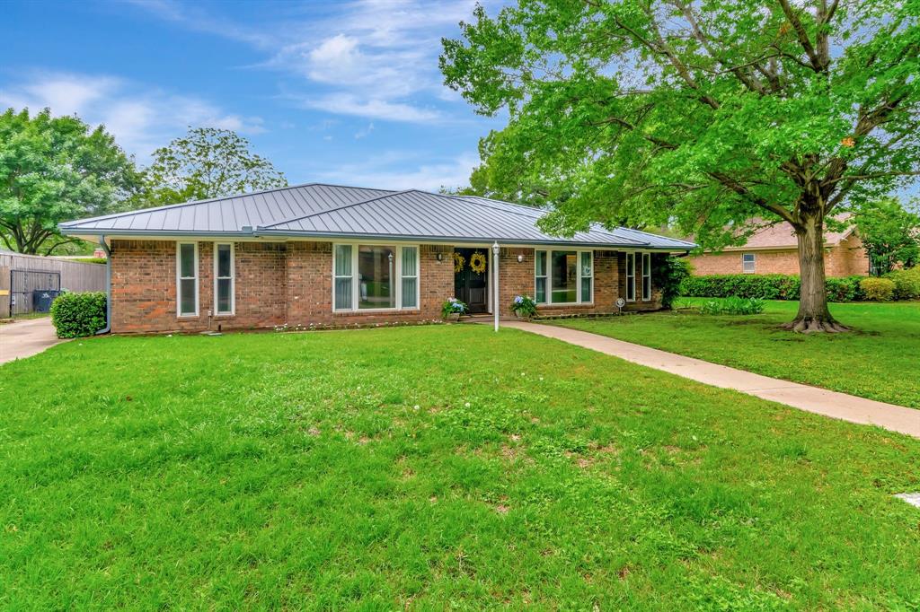 1806 Elm Crest Drive