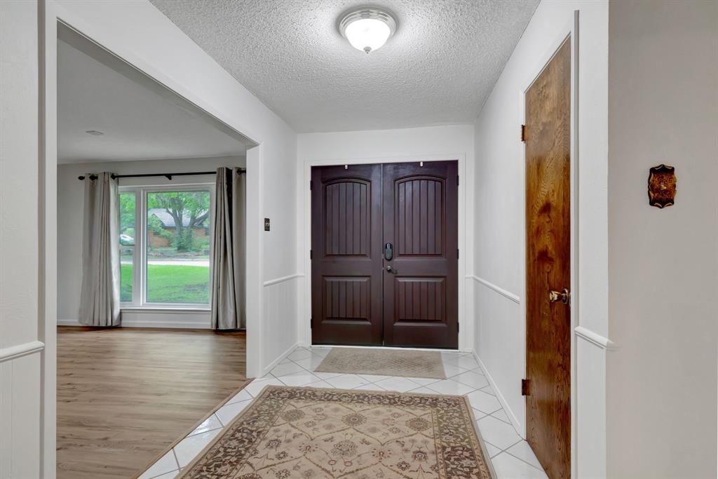 1806 Elm Crest Drive