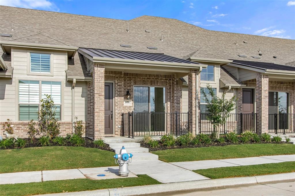606 Tall Grass Trail