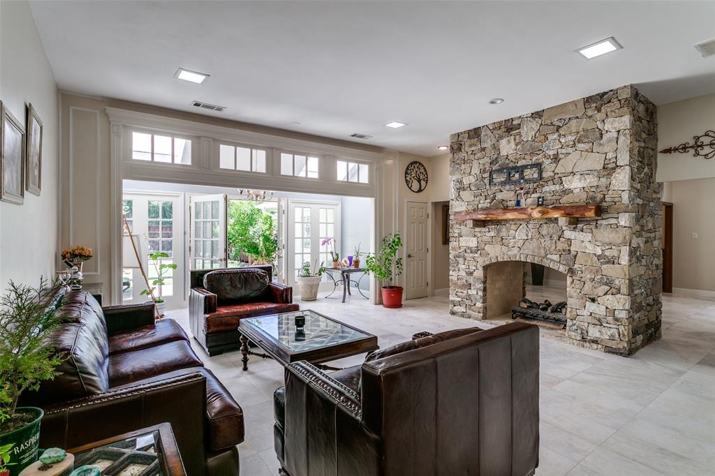 708 Dove Circle
