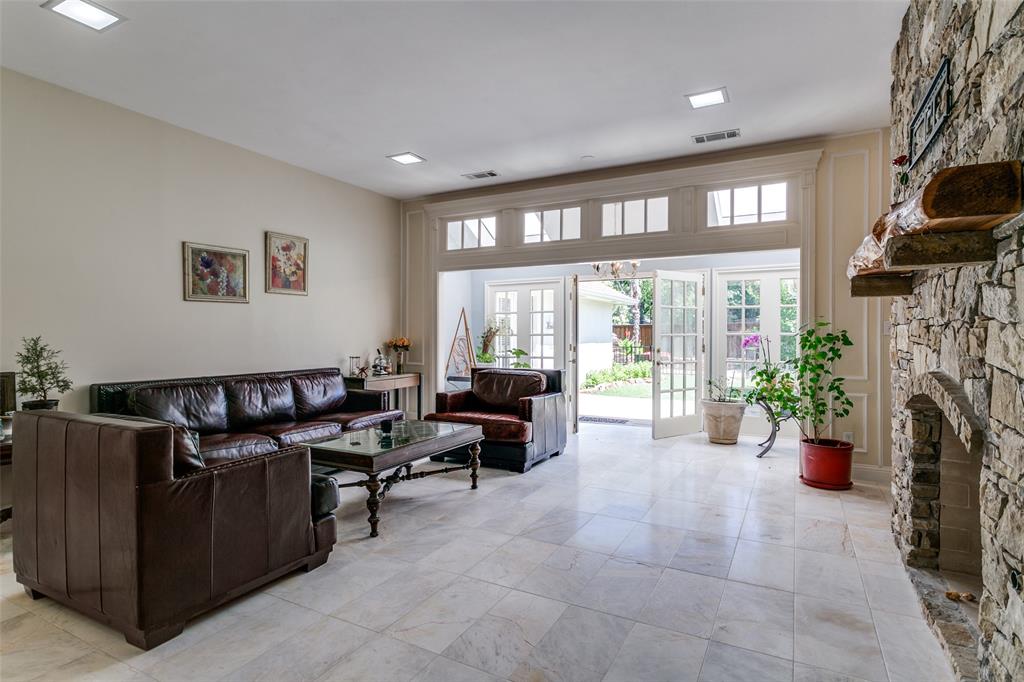 708 Dove Circle