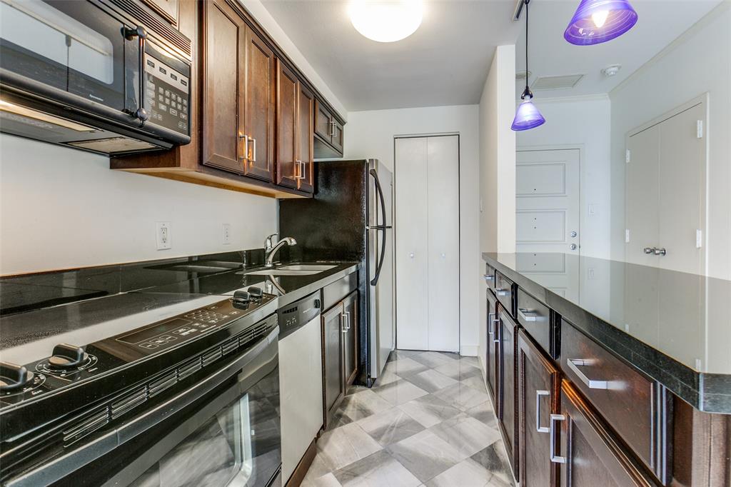 6211 W Northwest Highway G205