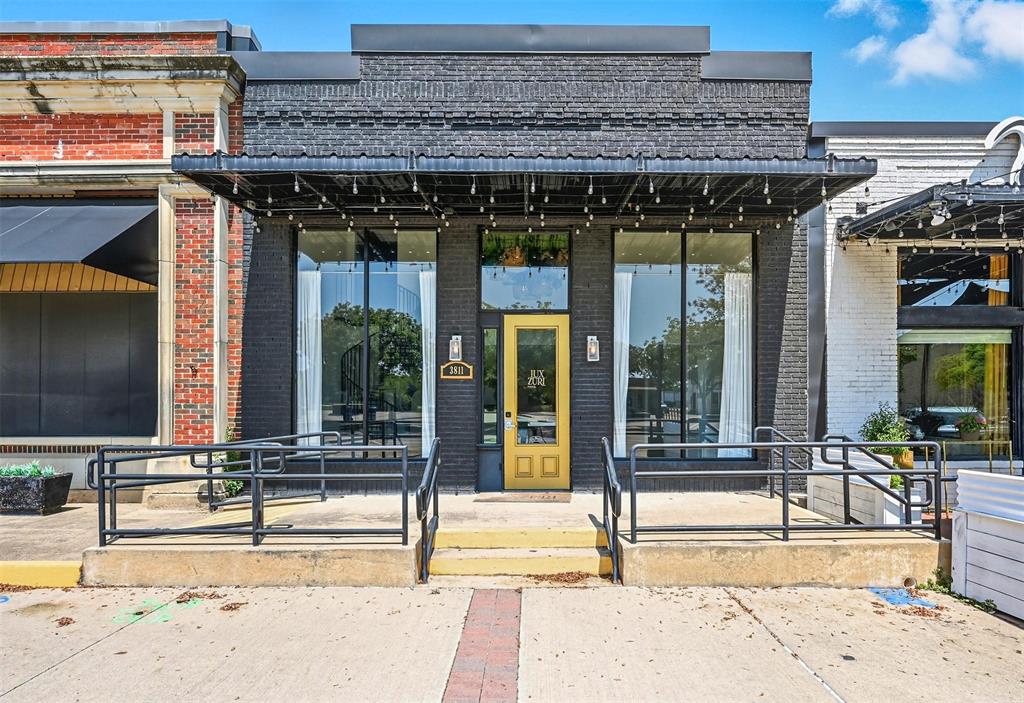 Town Rowlett Original Of - Commercial Sale