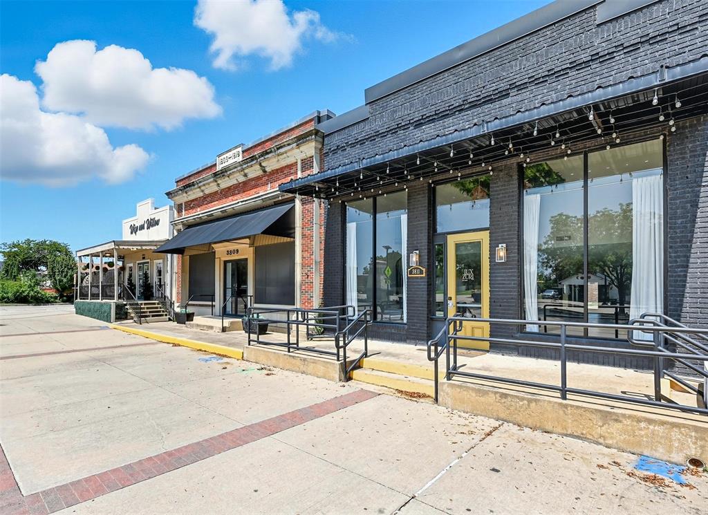 Town Rowlett Original Of - Commercial Sale