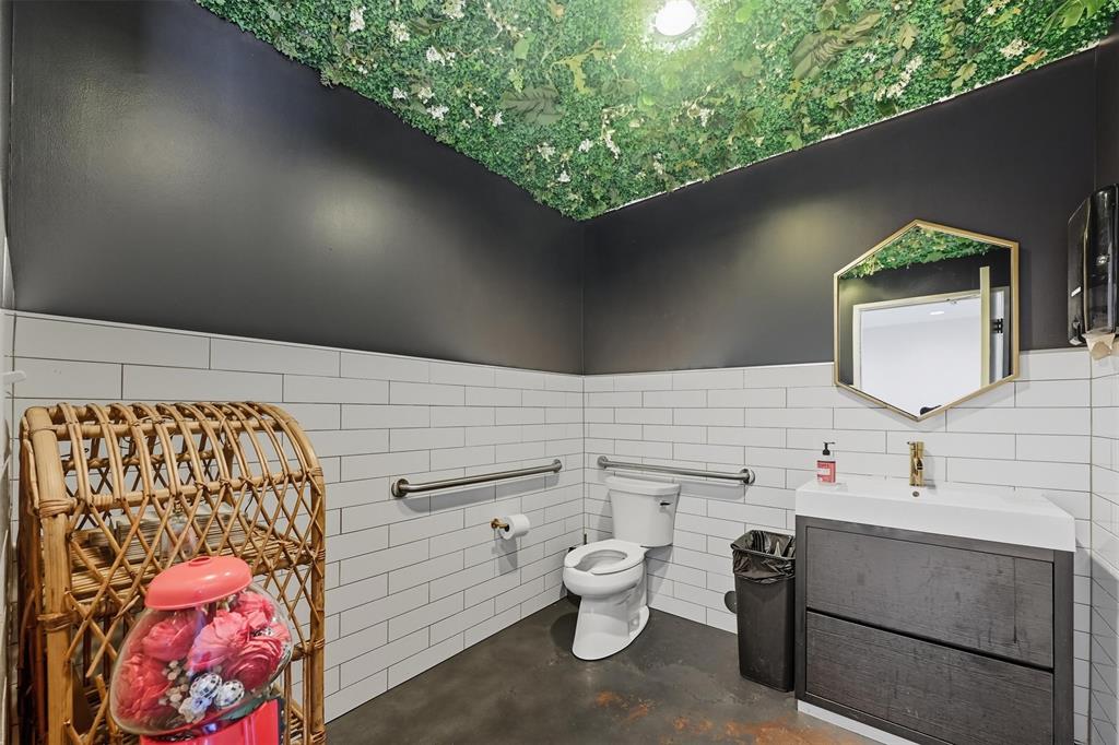 Town Rowlett Original Of - Commercial Sale