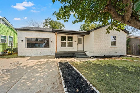 Photo of 3855 Dowdell Street, Fort Worth, TX 76119 (MLS # 21396805)