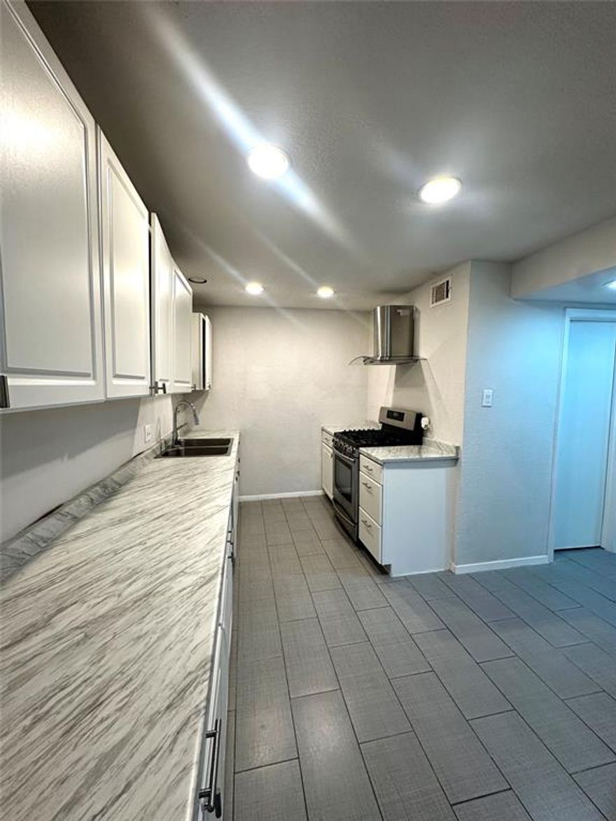 MOTIVATED SELLER! Offering $5,000 in concessions to go towards rate buy down and or downpayment! BELOW MARKET VALUE! !Move in ready Condo!  Perfect property for First Time Home Buyers and Investors. Make it your own home or use it as a profitable investment property for long or short term rental. Easy access to highways, Chisholm Trail Tollway, Downtown, parks, lake, mall, restaurants, TCU, schools, gyms, etc. Just everything you can imagine to enjoy nearby. The small monthly HOA fee includes water, gas, and garbage removal. Best offer will be accepted. Sorry, no long inspection periods. Bring your CASH buyers who can close quickly.