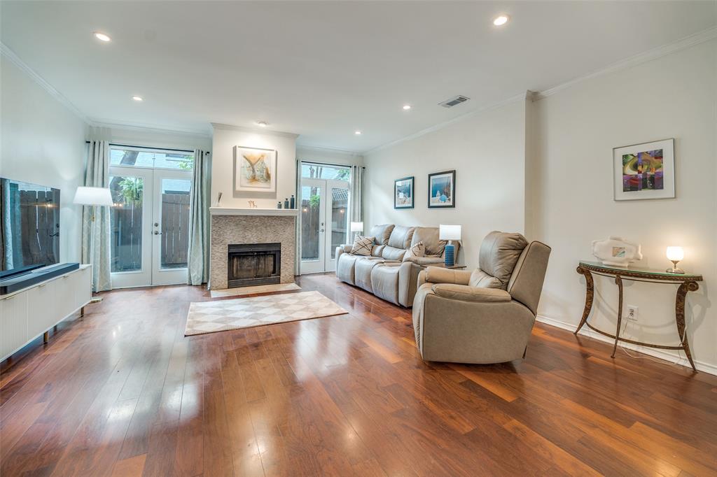 4307 Gilbert Avenue 102