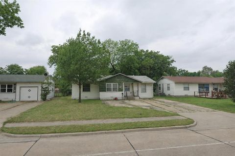 Photo of 1727 N Nursery Road, Irving, TX 75061 (MLS # 21195473)