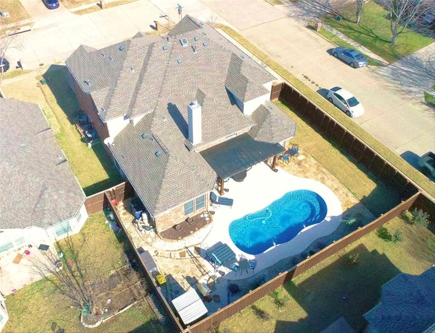 Gorgeous 2-story in Stonelake Estates on large corner lot! Inside you will find 5 bedrooms, 3.5 baths, formal dining area, study, upstairs game room, 3-car garage, and pool! Upgrades & amenities include neutral paint tones, towering family room ceilings, wrought iron balusters, cozy stone FP, plantation shutters, beautiful hardwoods, new roof 2019, and MORE! Gourmet kitchen boasts granite counters with a tumbled stone backsplash, an abundance of cabinetry, SS appliances, gas cooktop, and butler's pantry. Master retreat offers a luxurious bath with his & hers vanities, garden tub, frameless shower, and large walk-in closet. Backyard oasis complete with a covered patio area & sparkling pool - resurfaced in 2019!