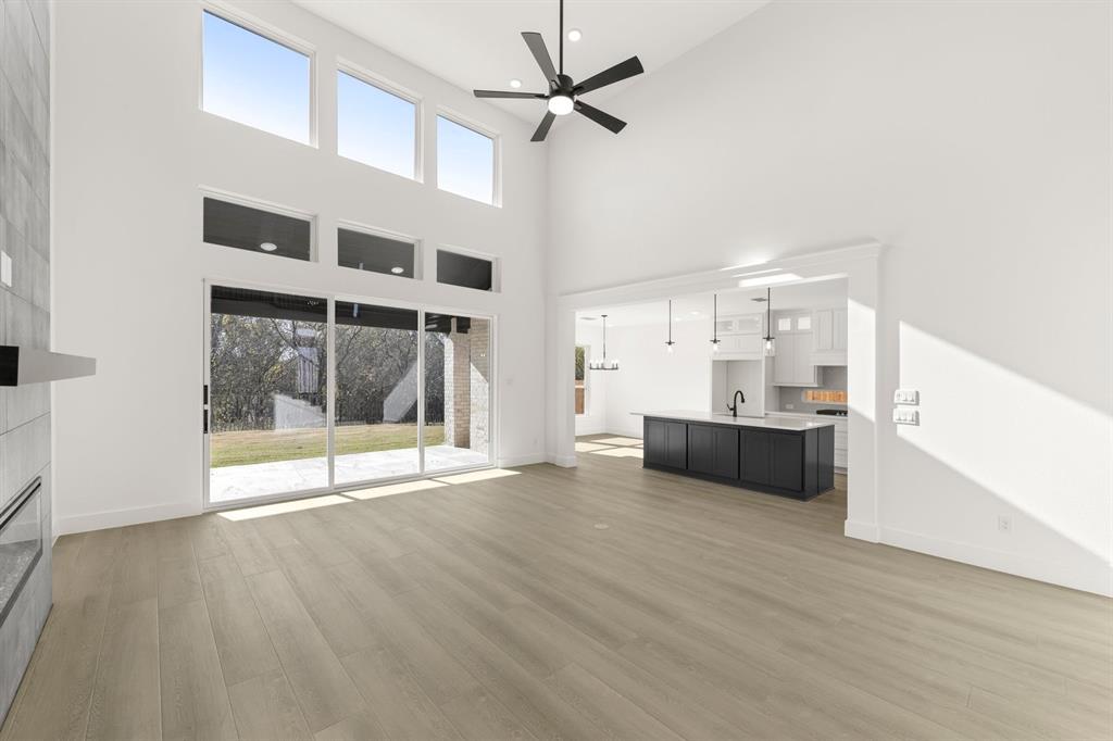 Valencia On The Lake - Residential