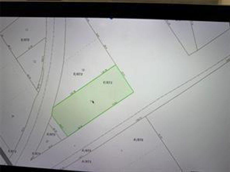 Investor special!! Commercial Lot in the cedars !!! off Cedar Chaves Blvd with access to I-45.

Agent and agent buyer to verify zoning and information.