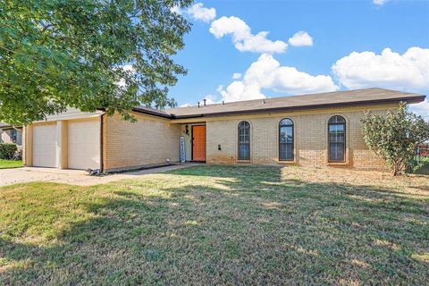 A home in Crowley