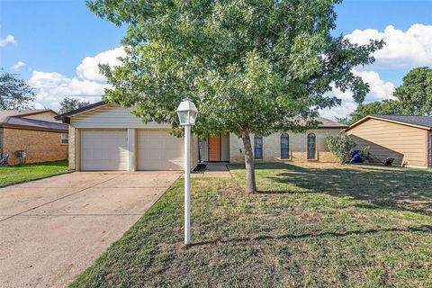 A home in Crowley