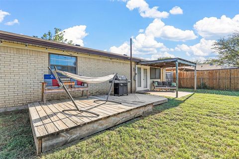 A home in Crowley