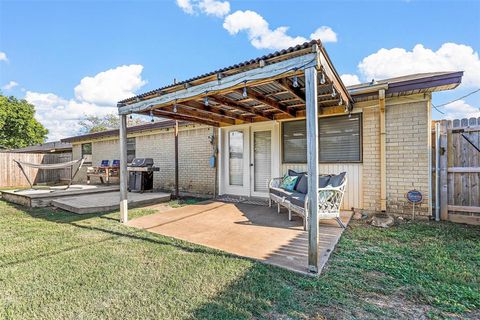 A home in Crowley