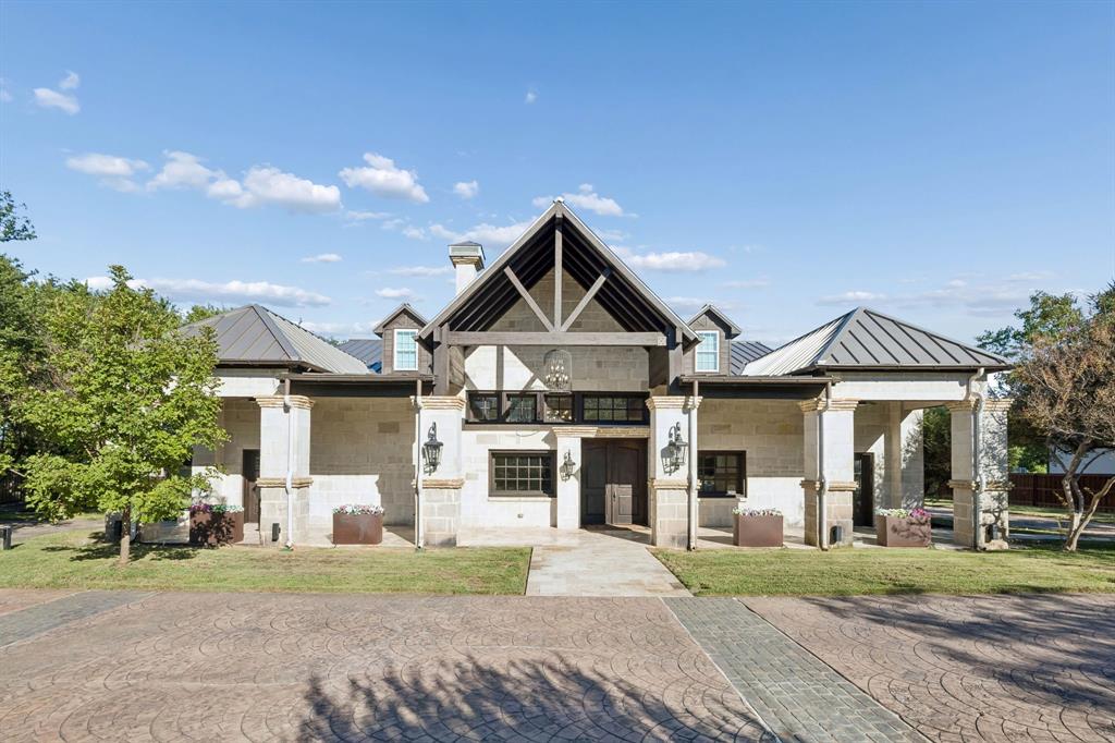 585 Shady Oaks Drive